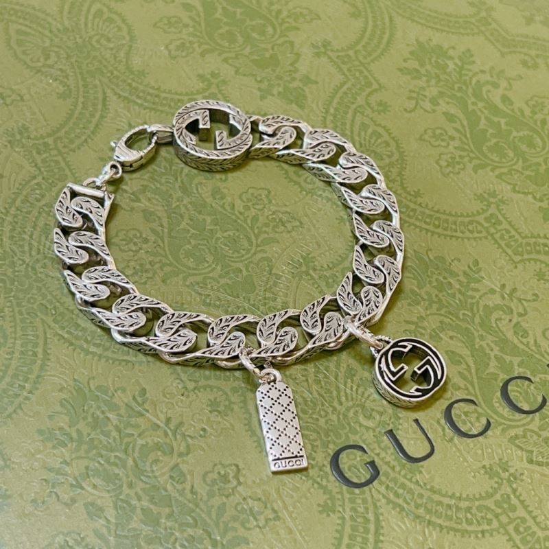 G*u*i bracelets